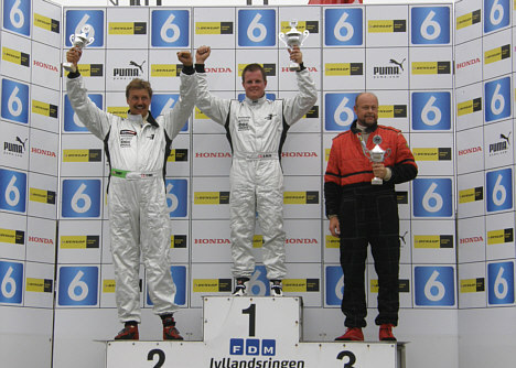 Årets første løb indbragte Number 1 Racing deres første 2 podieplaceringer. David Falch på 1. pladsen og Peter Obel (tv) på 2. pladsen.